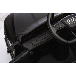 Mașinu electrică pentru copii Audi RSQ8, de culoare neagră