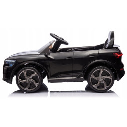 Mașinu electrică pentru copii Audi RSQ8, de culoare neagră