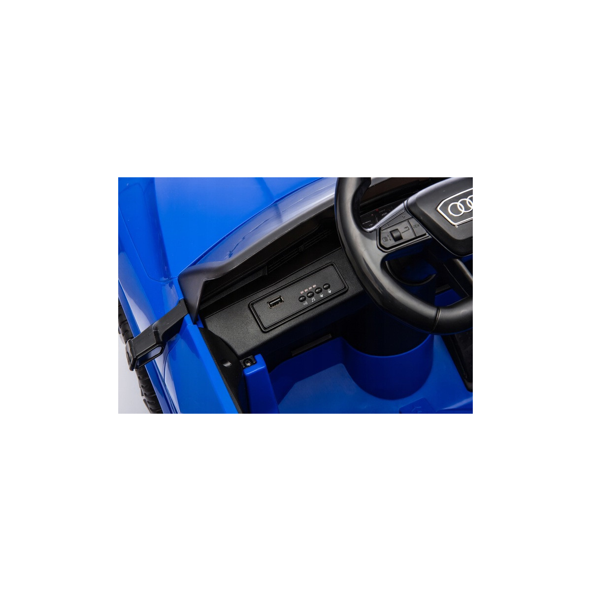 Detsăcuțчык cu telecomandă Audi RSQ8 albastru