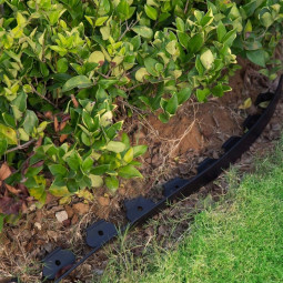 Kvalitative borduri pentru gazon 6 cm x 10 m în culoarea neagră + 20 de cuie în ambalaj