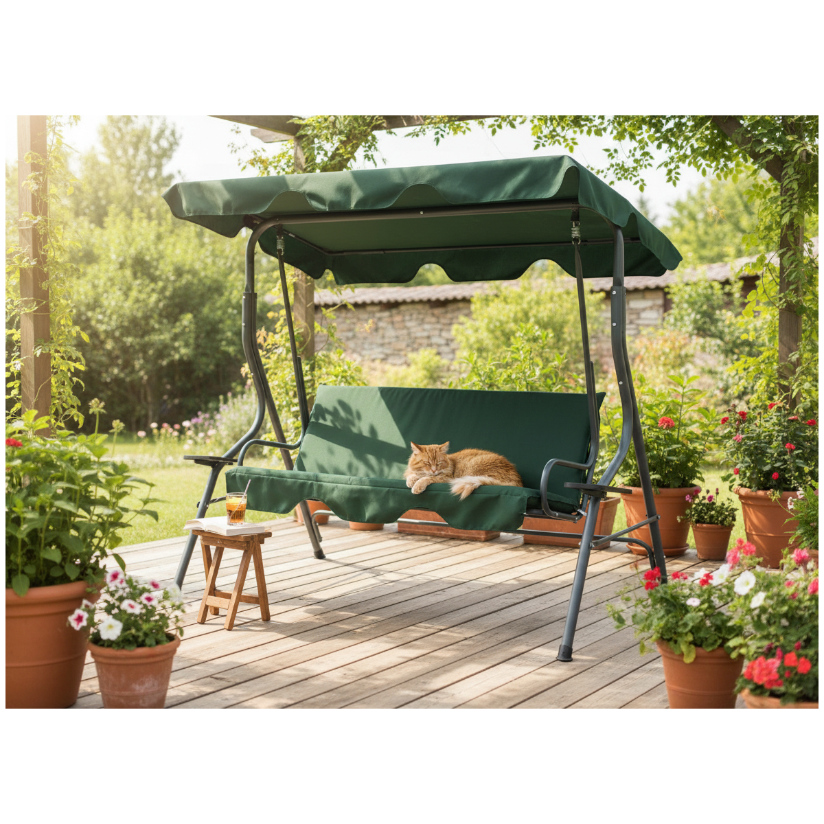 Leagăn de grădină de culoare verde, cu suport pentru băuturi.