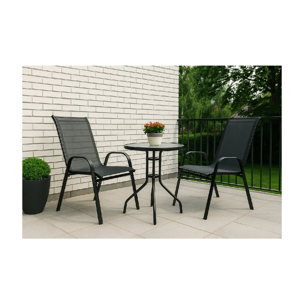 Set de mobilier de terasă cu o masă cu diametrul de 60 cm și 2 scaune.