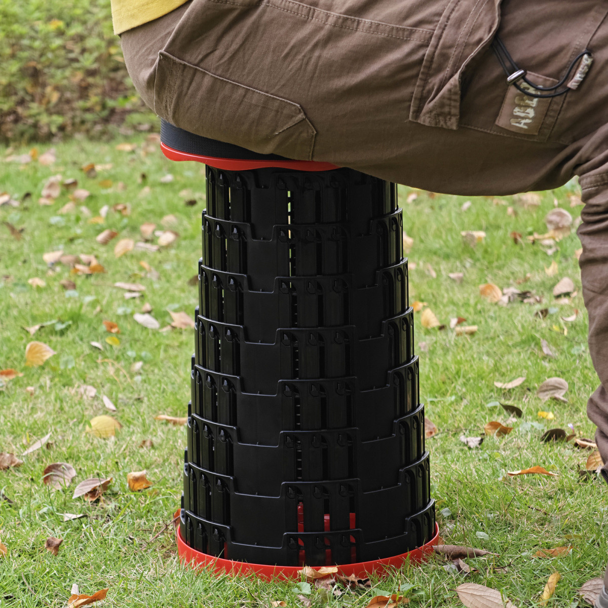 Scaun telescopic pliabil de culoare roșie 7 – 45 cm | Capacitate de încărcare 200 kg