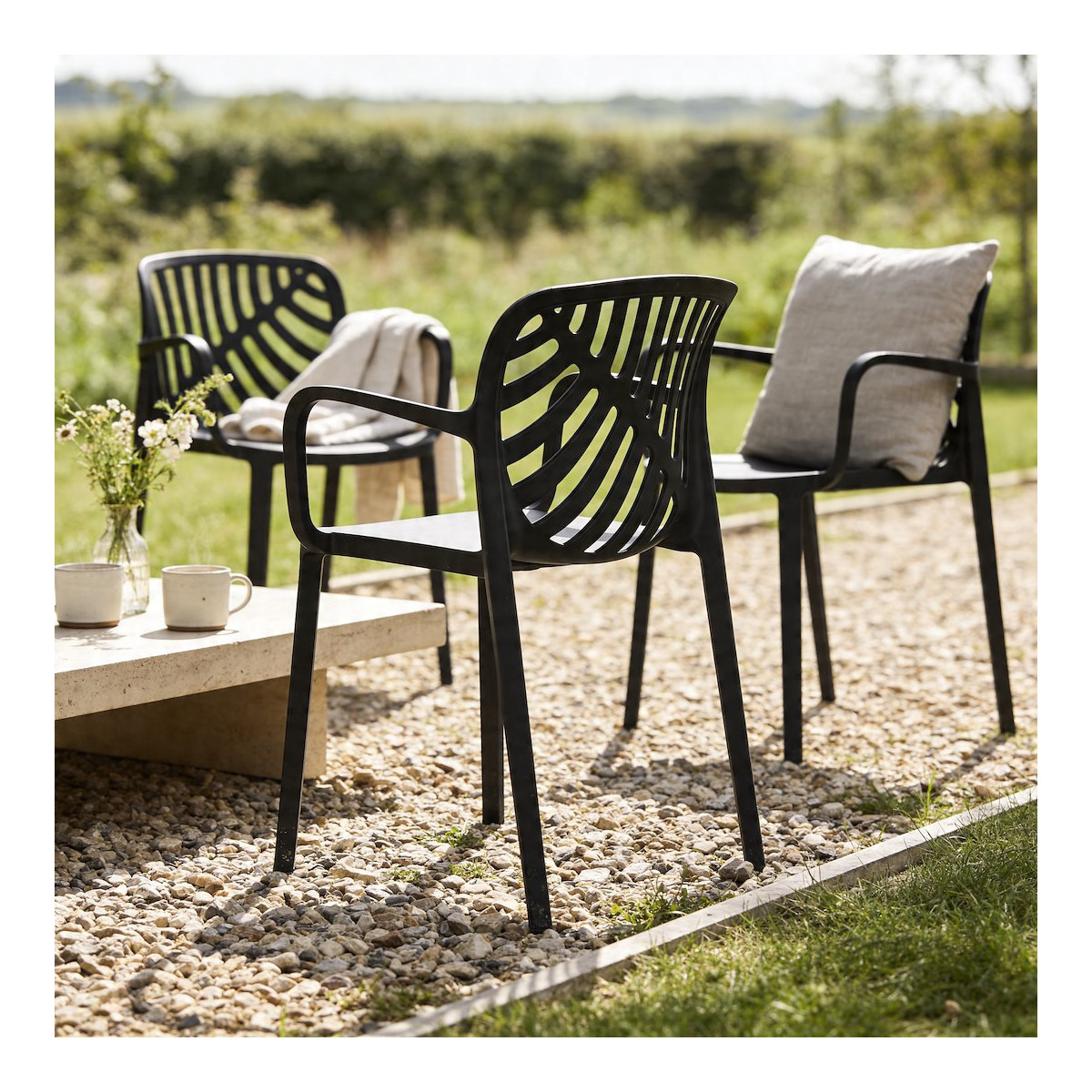 Scaun de grădină TEREV din plastic cu protecție UV – negru