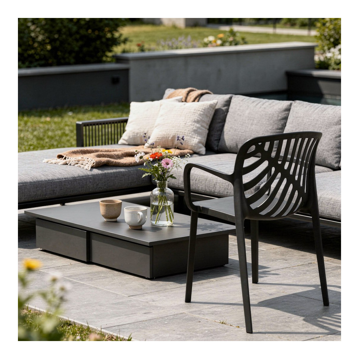 Scaun de grădină TEREV din plastic cu protecție UV – negru