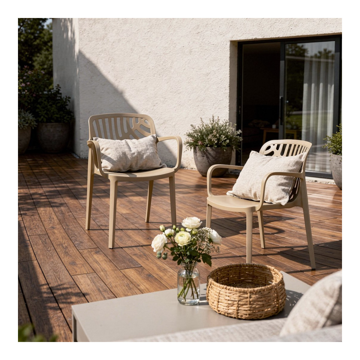 Scaun de grădină TEREV din plastic cu protecție UV – bej