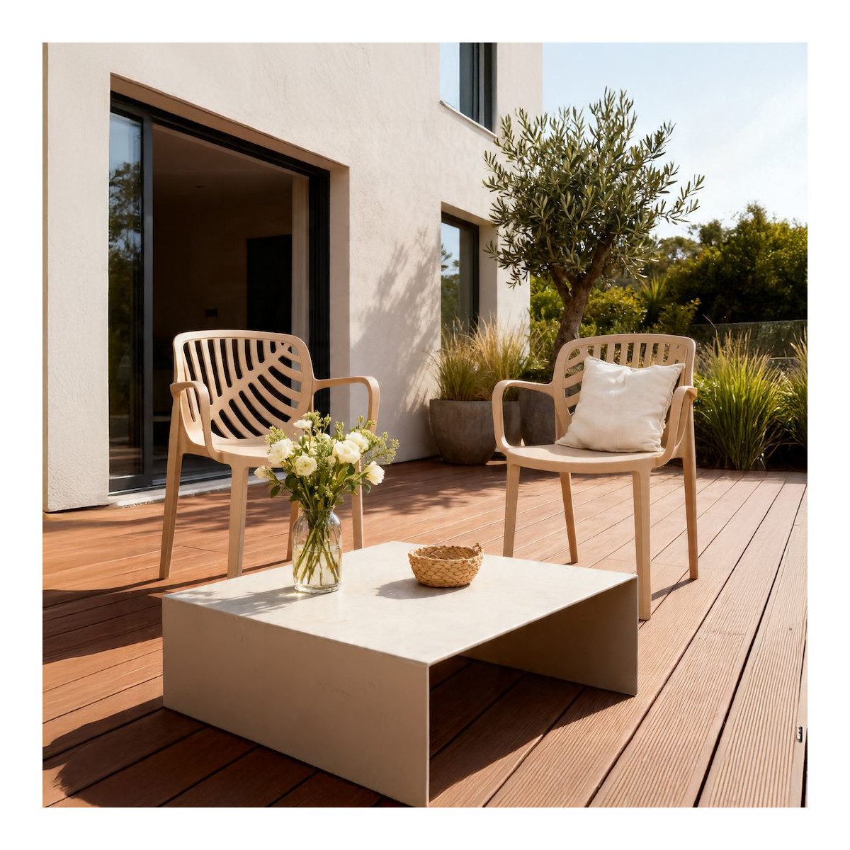 Scaun de grădină TEREV din plastic cu protecție UV – bej