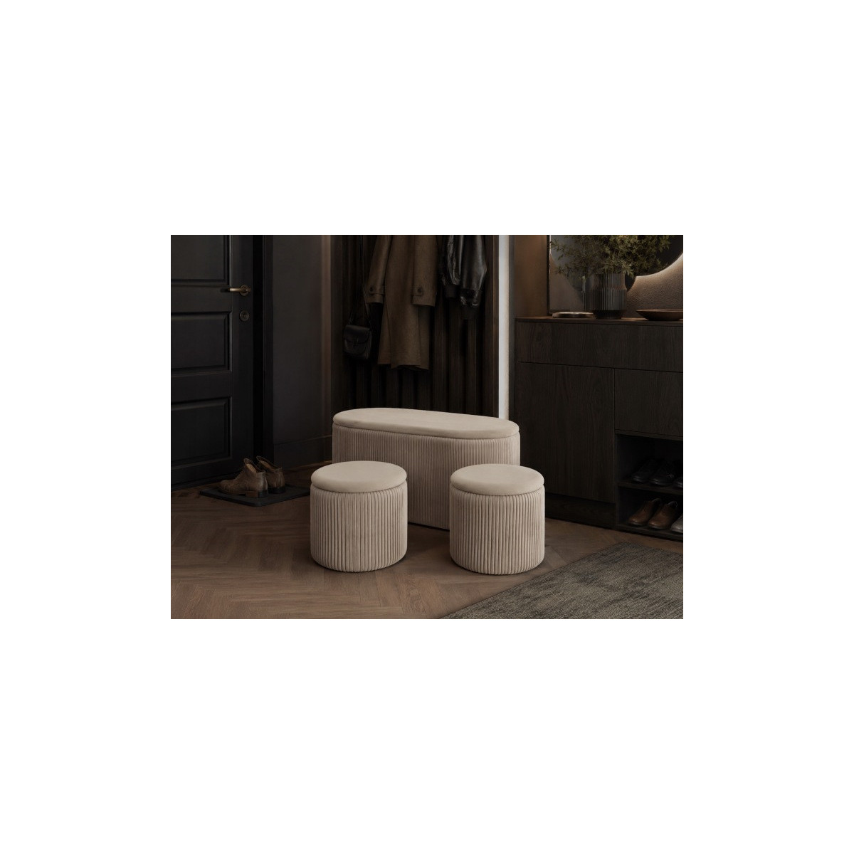 Sculptura de trei taburete de culoare bej