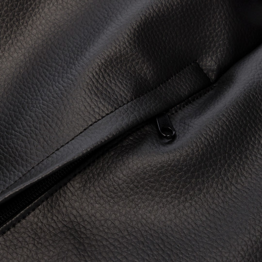 Pentru living, un sac mare de șezlong de culoare neagră