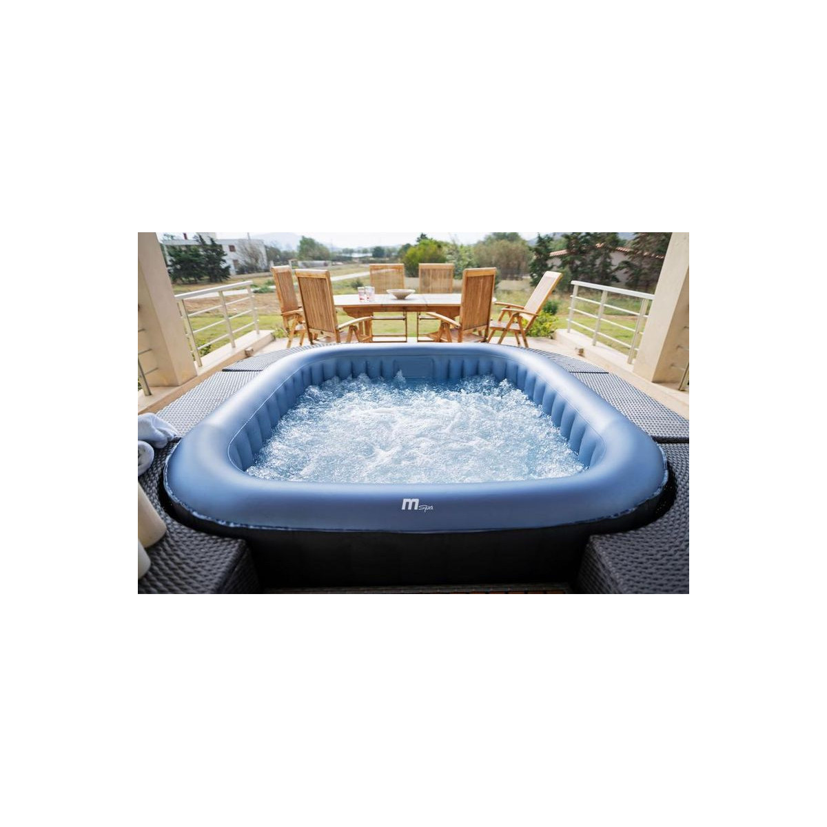 MSPA Tekapo Comfort – cadă cu hidromasaj gonflabilă pătrată pentru 6 persoane cu dezinfectare UVC 185 × 185 cm