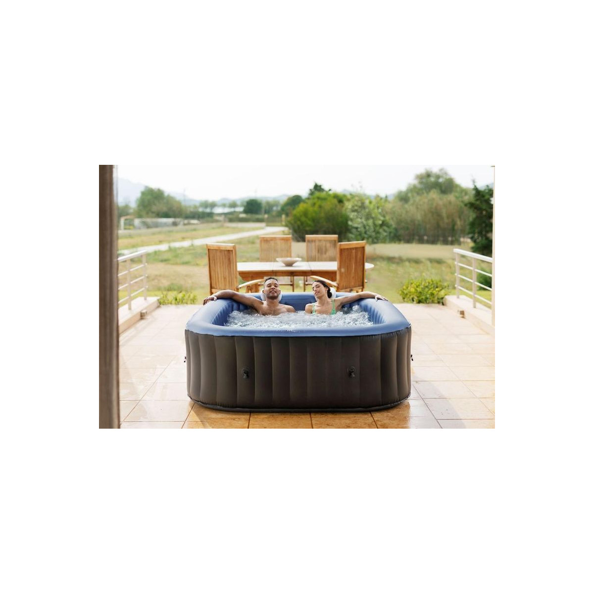 MSPA Tekapo Comfort – cadă cu hidromasaj gonflabilă pătrată pentru 6 persoane cu dezinfectare UVC 185 × 185 cm