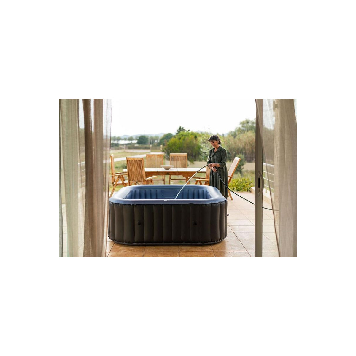 MSPA Tekapo Comfort – cadă cu hidromasaj gonflabilă pătrată pentru 6 persoane cu dezinfectare UVC 185 × 185 cm