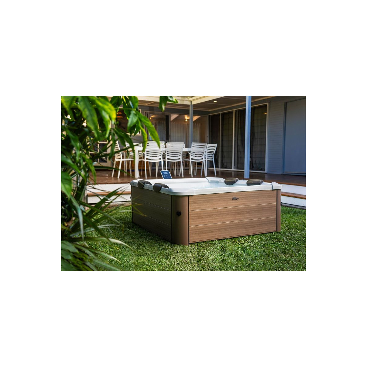 Cadă de hidromasaj de lux cu WiFi și iluminare LED pentru 6 persoane - MSPA Frame Amber Aero Plus
