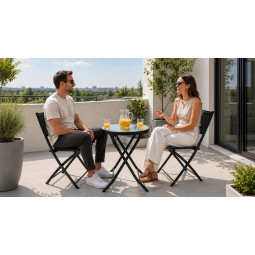 Set pliabil de balcon pentru 2 persoane – masă rotundă și 2 scaune de culoare neagră.