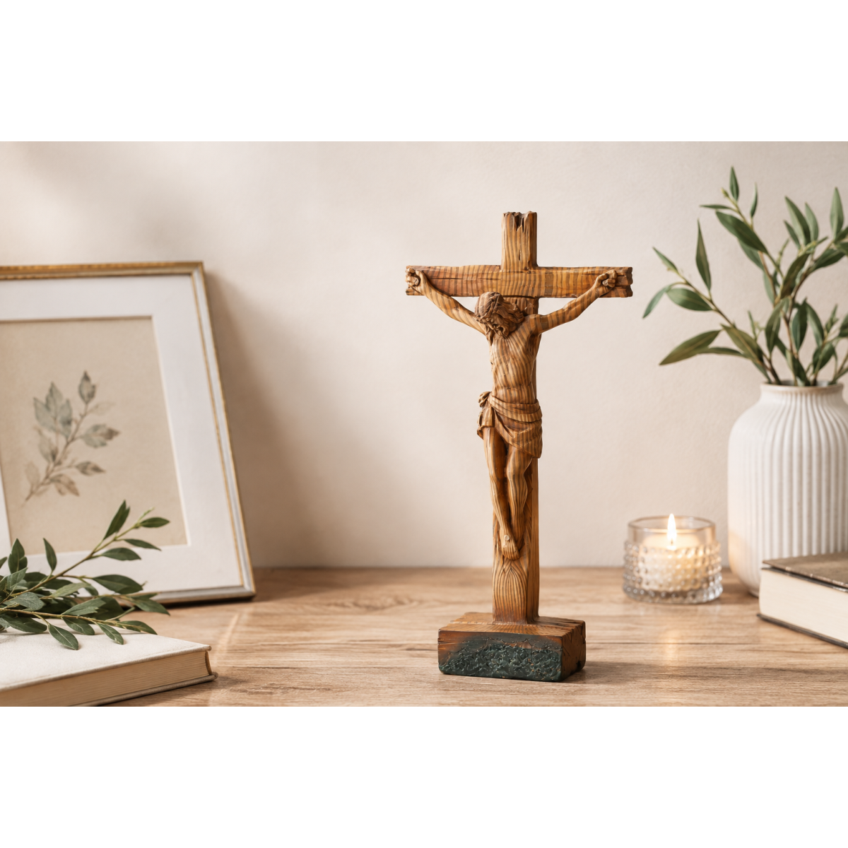 Cruce în picioare cu chipul lui Iisus 11 × 4,8 × 21,5 cm, poliresină