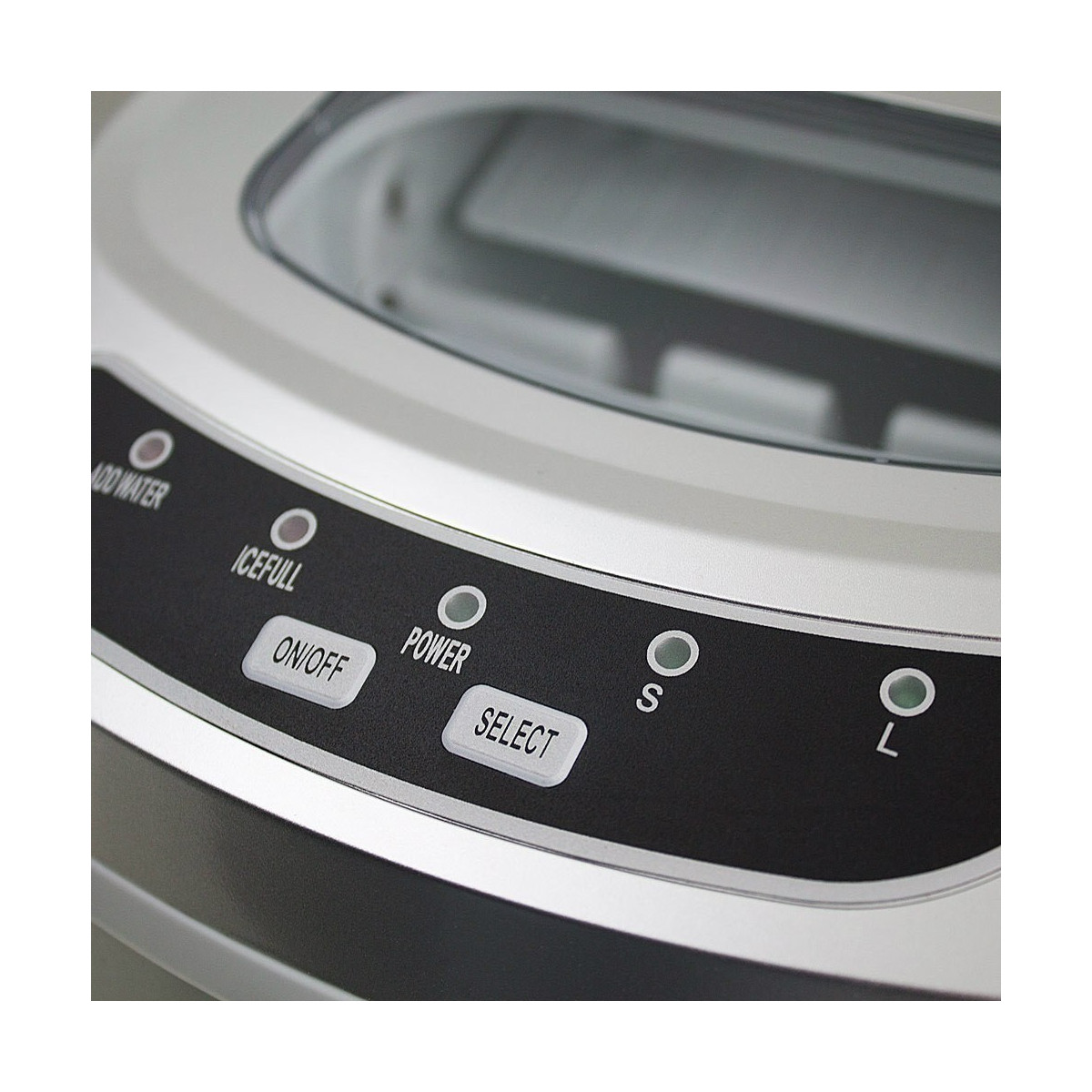 Mașină metalică pentru producerea de cuburi de gheață