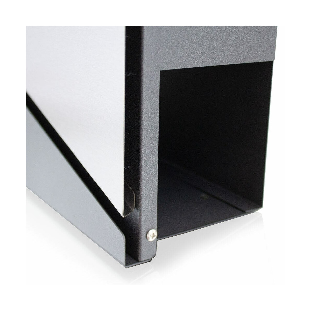 Cutia poștală de culoare gri