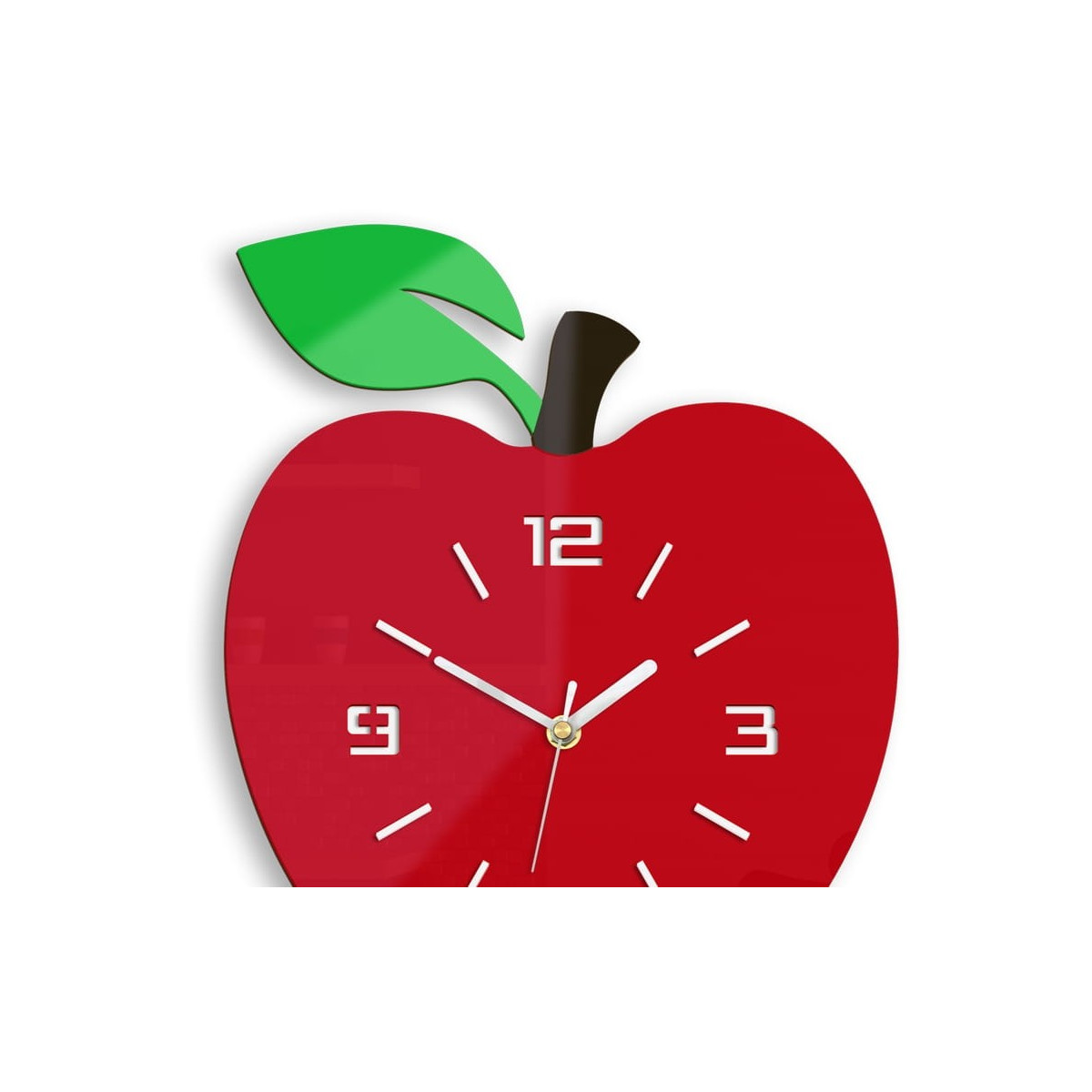 Ceasuri cu măr pe perete de culoare roșie