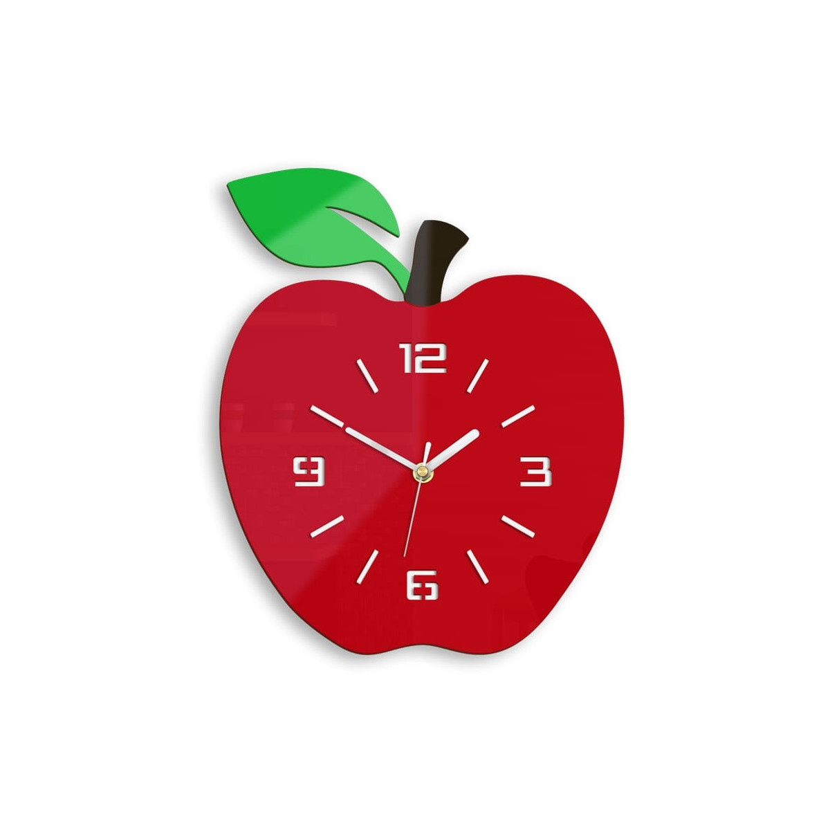Ceasuri cu măr pe perete de culoare roșie