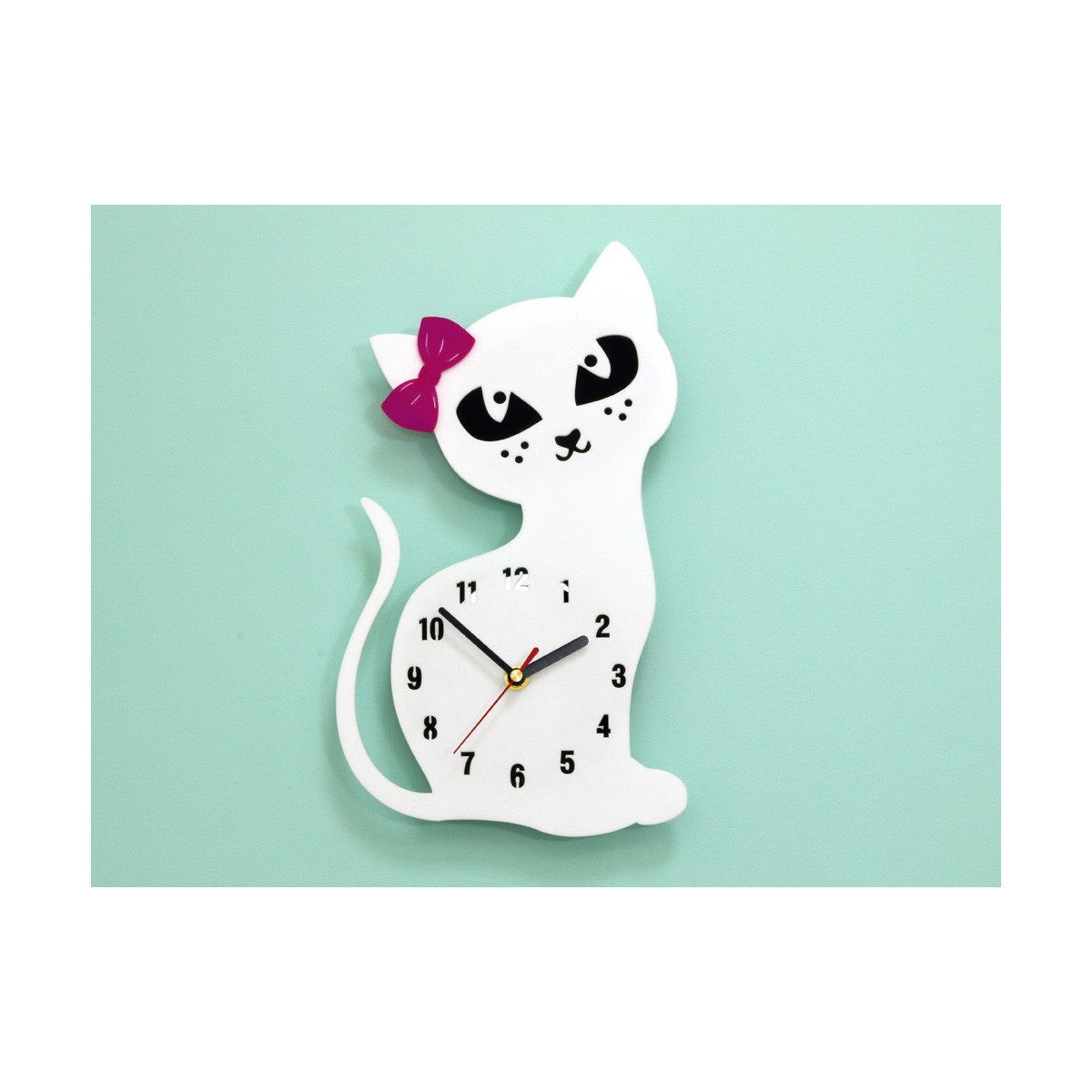 Ceasuri pentru camera copiilor cu pisici în diverse culori
