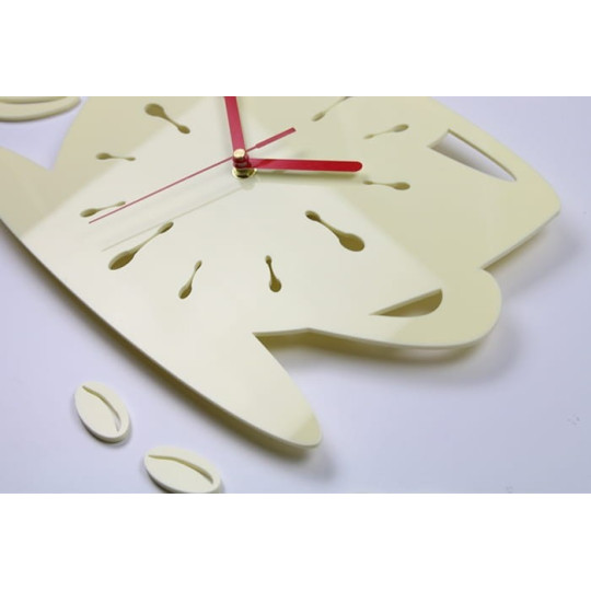 Ceasuri de bucătărie în formă de cană, de culoare crem.