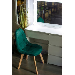 Stolička Velvet v verde    Stolička Velvet este disponibilă într-o nuanță elegantă de verde.