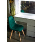 Stolička Velvet v verde    Stolička Velvet este disponibilă într-o nuanță elegantă de verde.