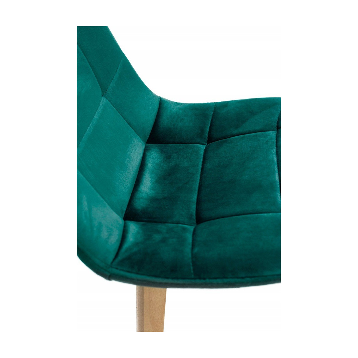 Stolička Velvet v verde    Stolička Velvet este disponibilă într-o nuanță elegantă de verde.