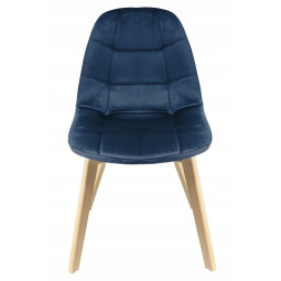 Scaun îmbrăcat în Scandinavia pentru living, de culoare albastră.