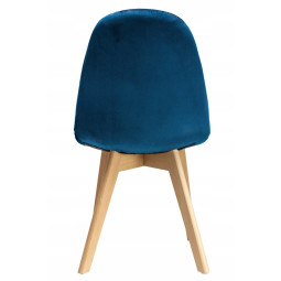 Scaun îmbrăcat în Scandinavia pentru living, de culoare albastră.