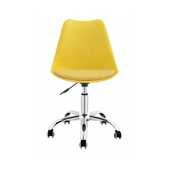 Scaun rotativ pe roți de culoare galbenă