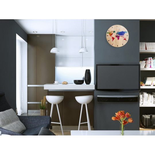 Nástenné hodiny MAPA SVETA - farebná z dubového dreva 33 cm