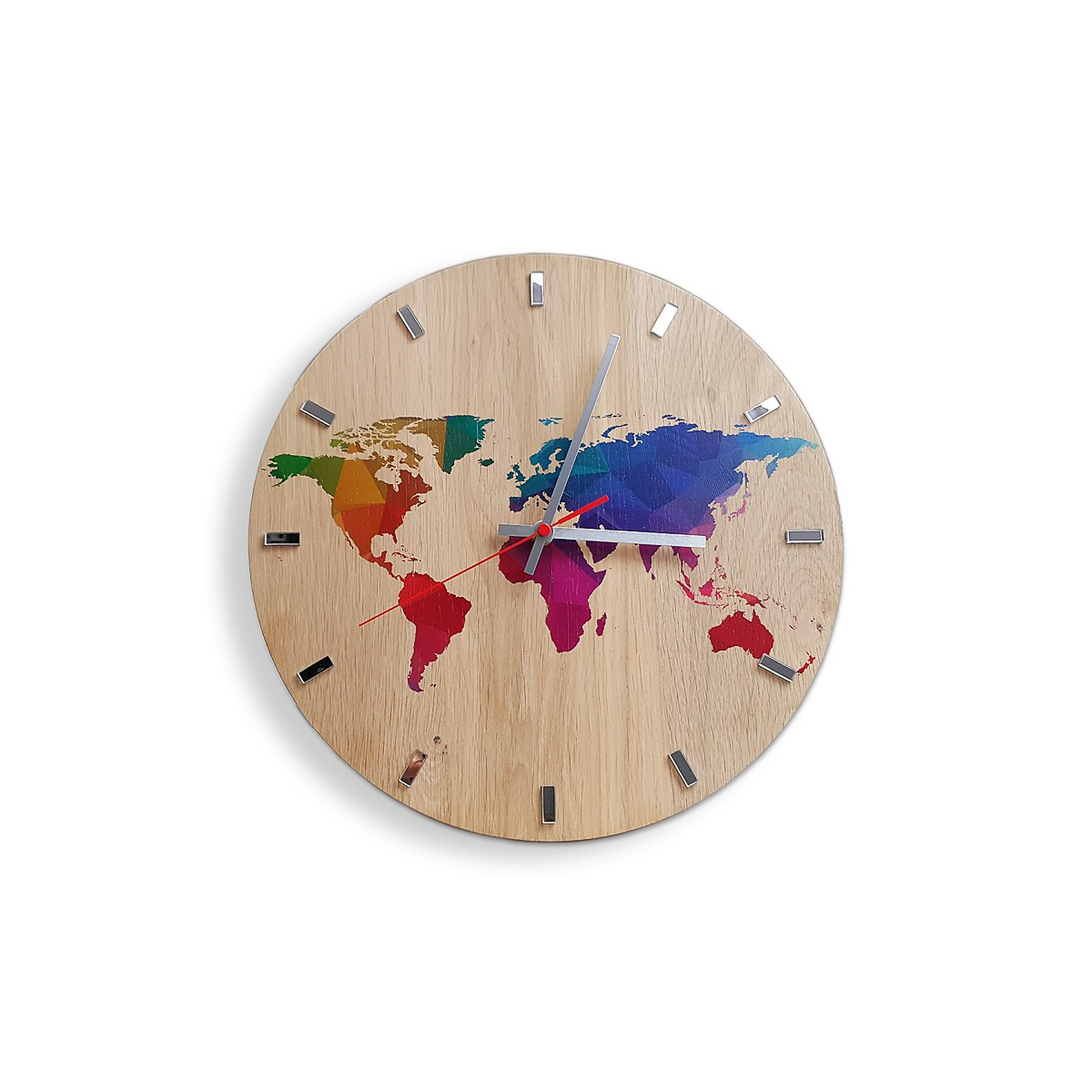 Nástenné hodiny MAPA SVETA - farebná z dubového dreva 33 cm