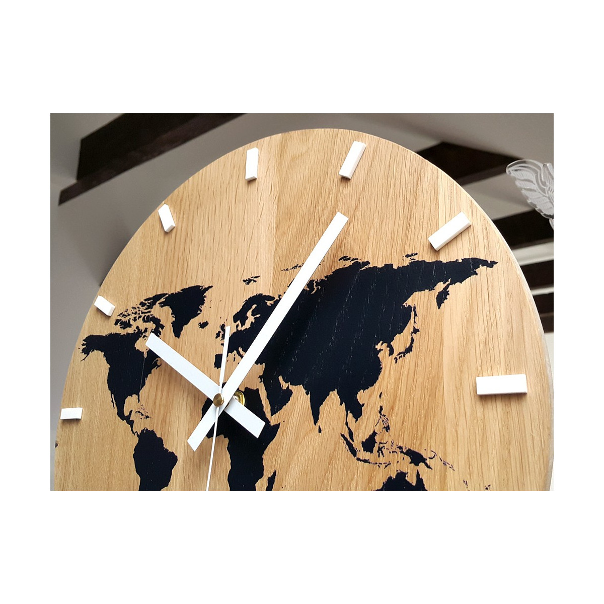 Ceas de perete MAPA LUMII - negru din lemn de stejar 33 cm