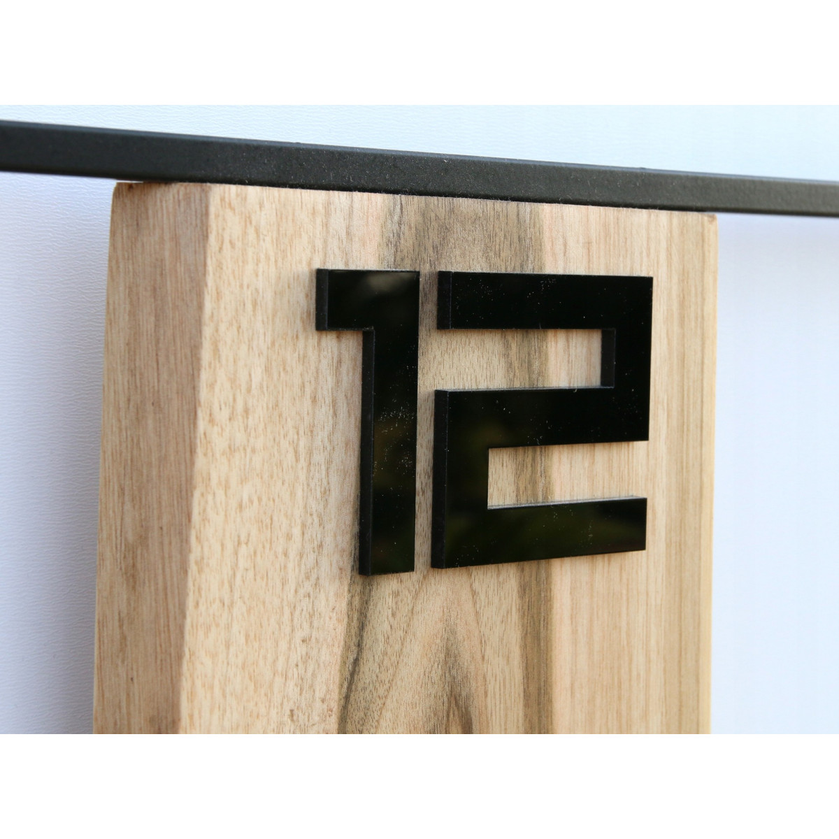 Ceas de perete retro din metal și lemn, nuc, 49 cm