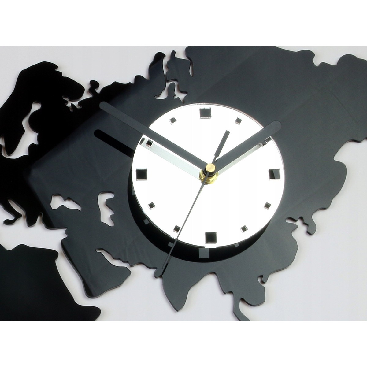 Ceas de perete cu hartă a lumii în culoare neagră