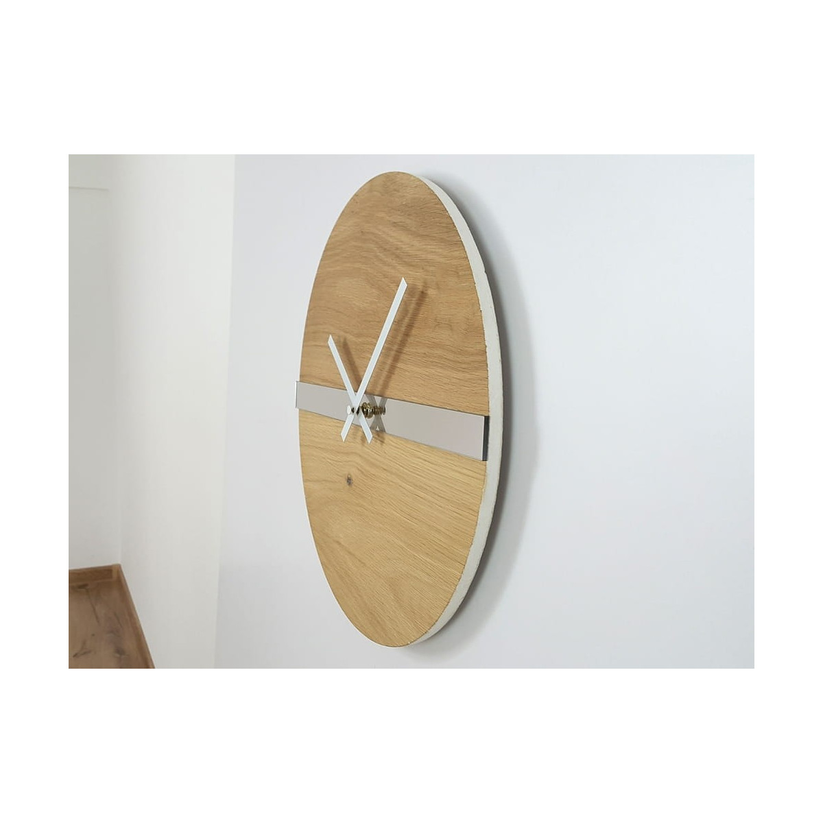 Ceasuri de perete din stejar cu bandă reflectorizantă de 33 cm