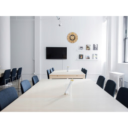 Ceas de perete modern din stejar ATENA 33 cm