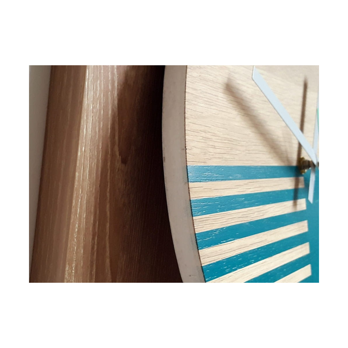 Ceas de perete din stejar, dungi albastre 33 cm