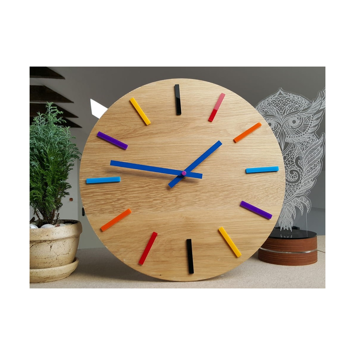 Ceas de perete colorat cu cadran albastru de 33 cm