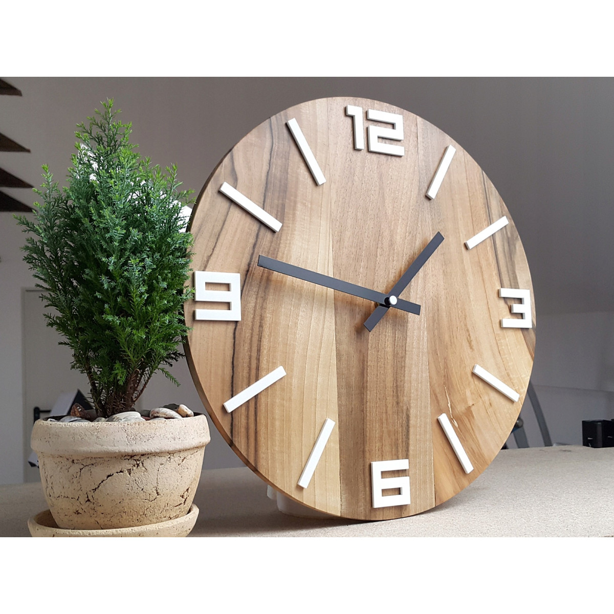 Ceasuri de perete de calitate din lemn de nuc, 33 cm
