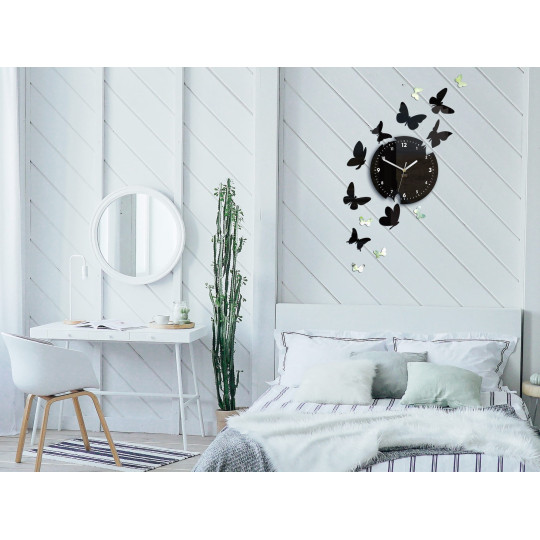 Ceasuri negre pentru perete cu fluturi
