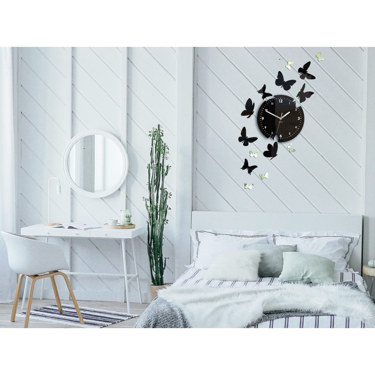 Ceasuri negre pentru perete cu fluturi