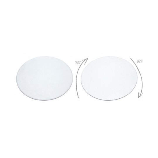 Covorase groase de pluș de culoare albă, rotunde.