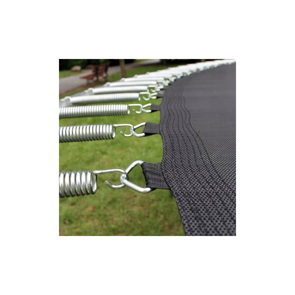 Trampolină de grădină de culoare verde cu plasă de protecție