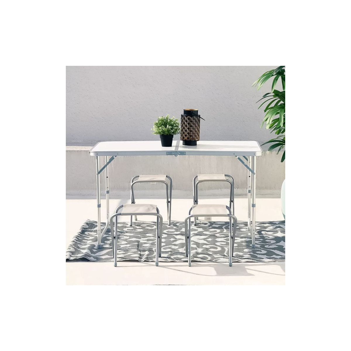 Set turistic de scaune și masă de culoare albă