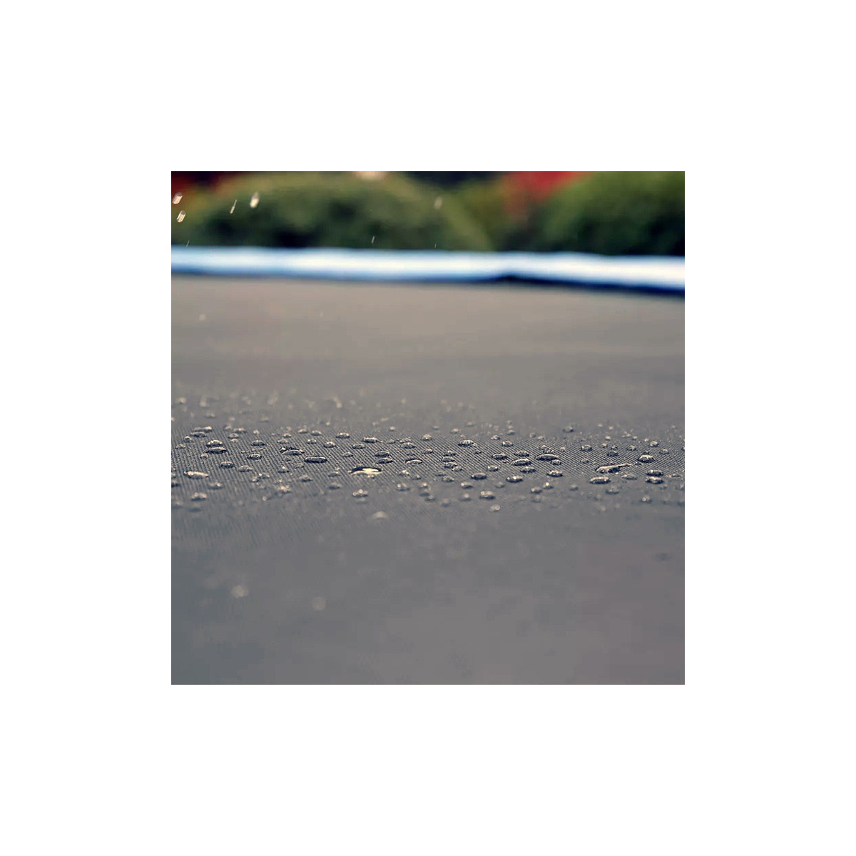 Trampolină de grădină de culoare verde cu plasă de protecție