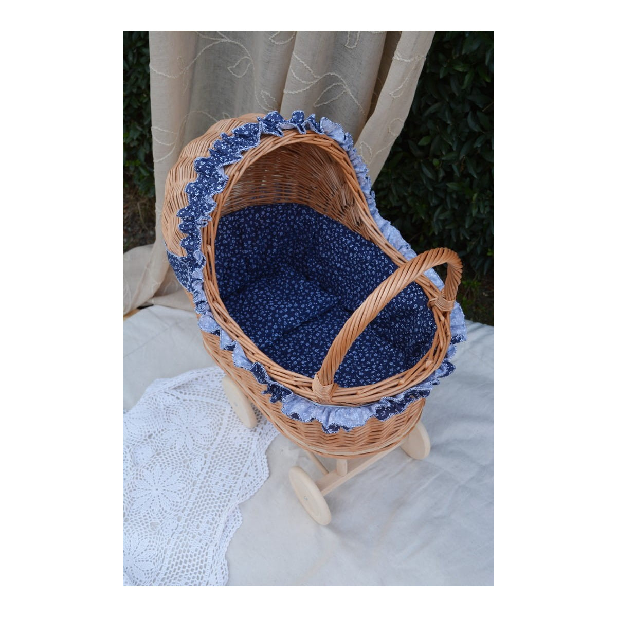 Cărucior din fân pentru păpuși