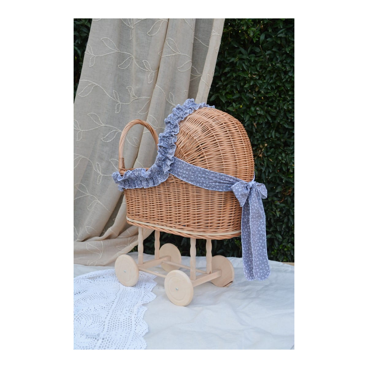 Cărucior din ratan pentru copii cu păturică pentru păpuși