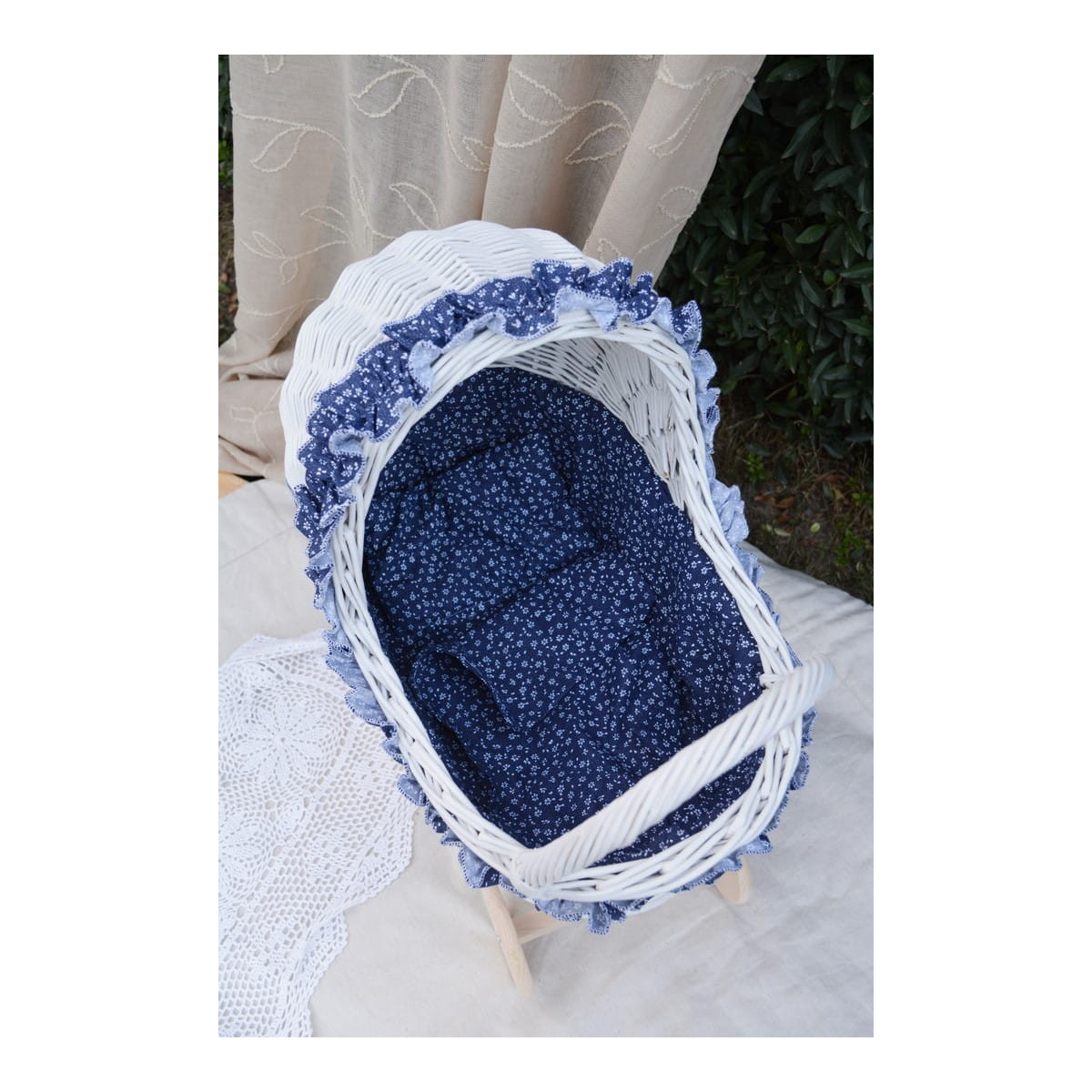 Cărucior pentru păpuși din ratan